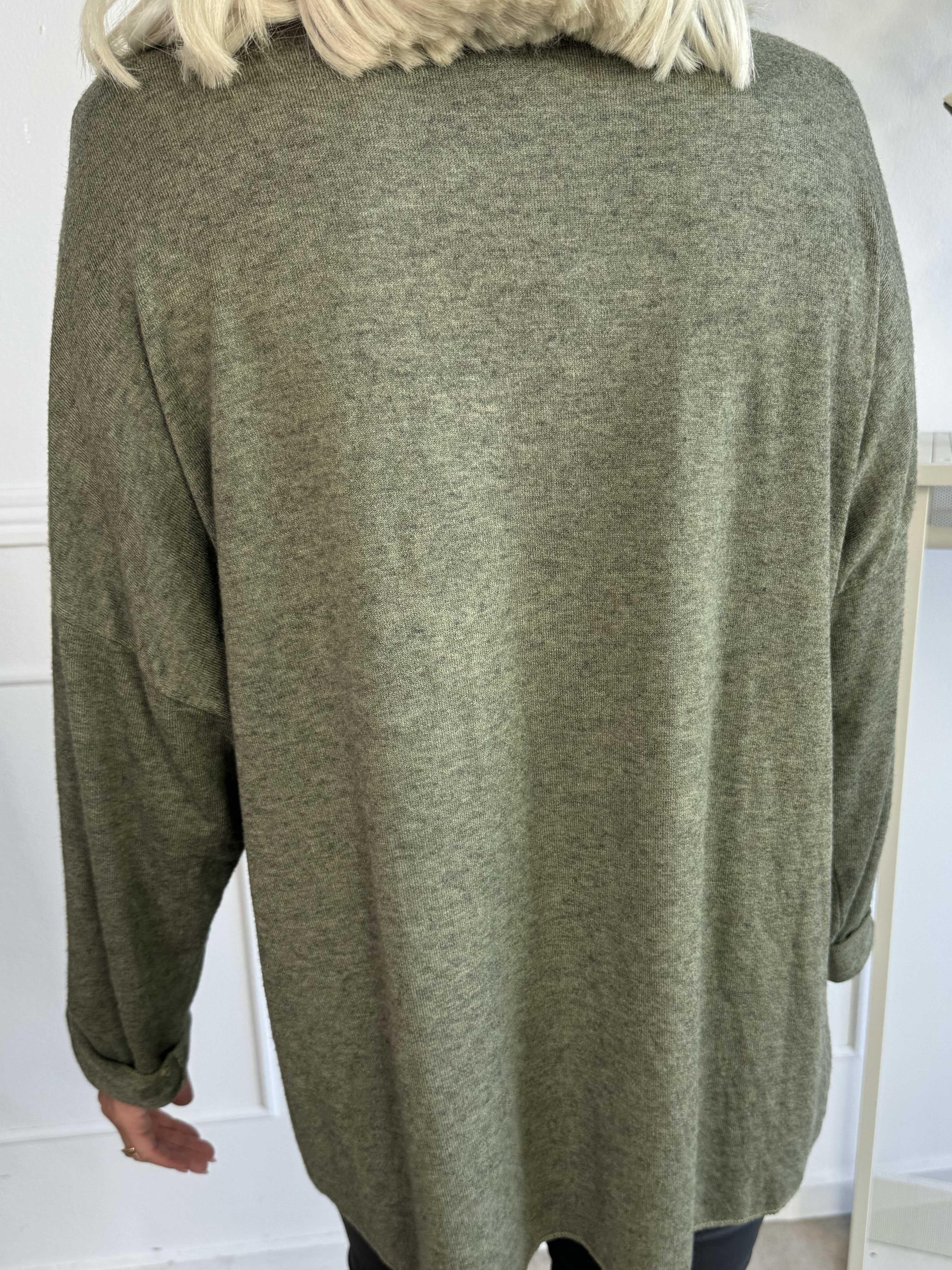 Djamila - Blød bluse i viskose med v-udskæring